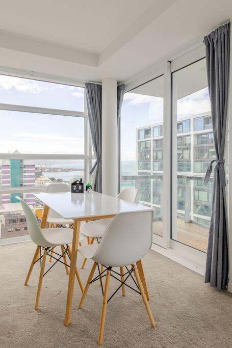 Harbor View Two Bedroom Apartment At Pinnacle Уелингтън Екстериор снимка